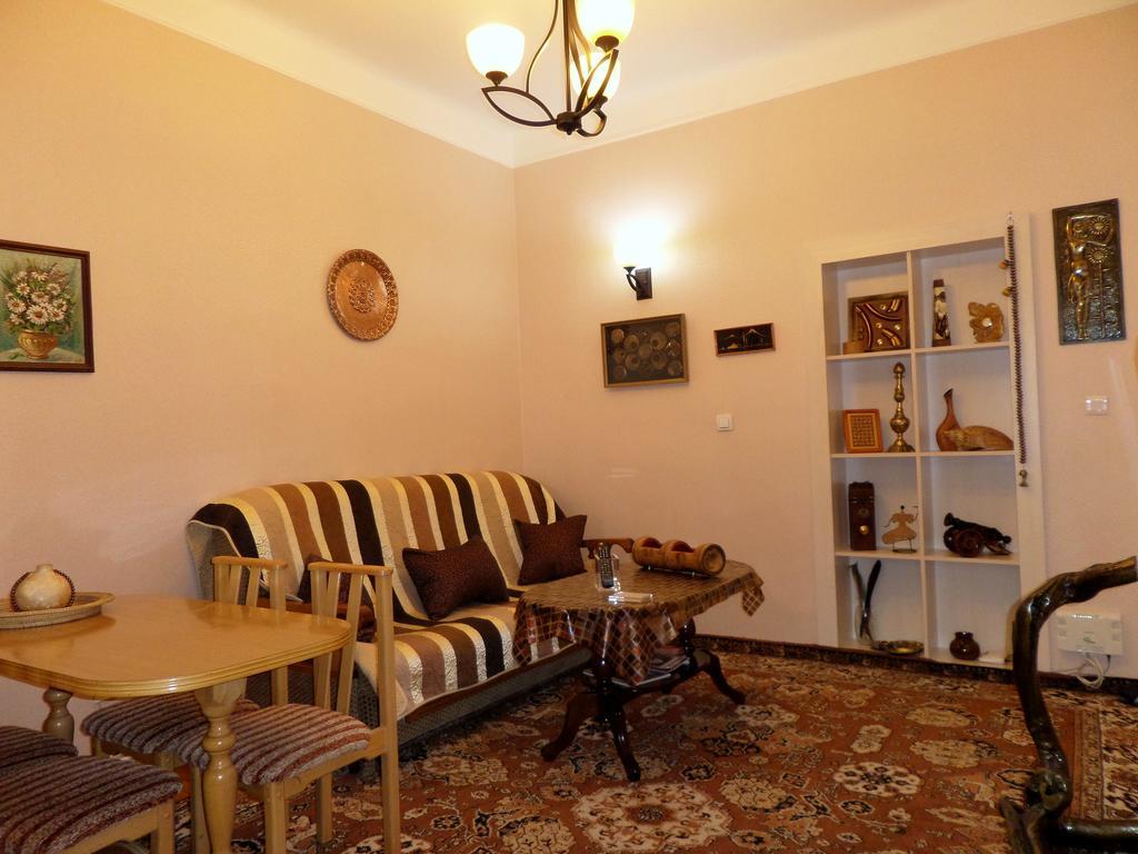 Ara & Gaya Аpartment Appartement Jerevan Buitenkant foto